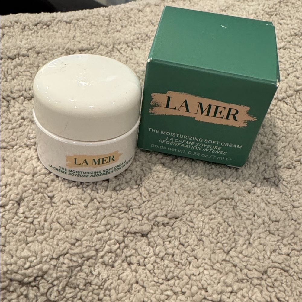 La Mer travel size The Moisturizing Soft Cream New in Box 7 ml .24oz